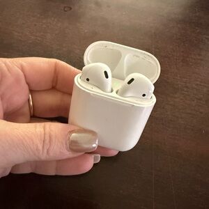 Apple Airpod with Case & extra right ear